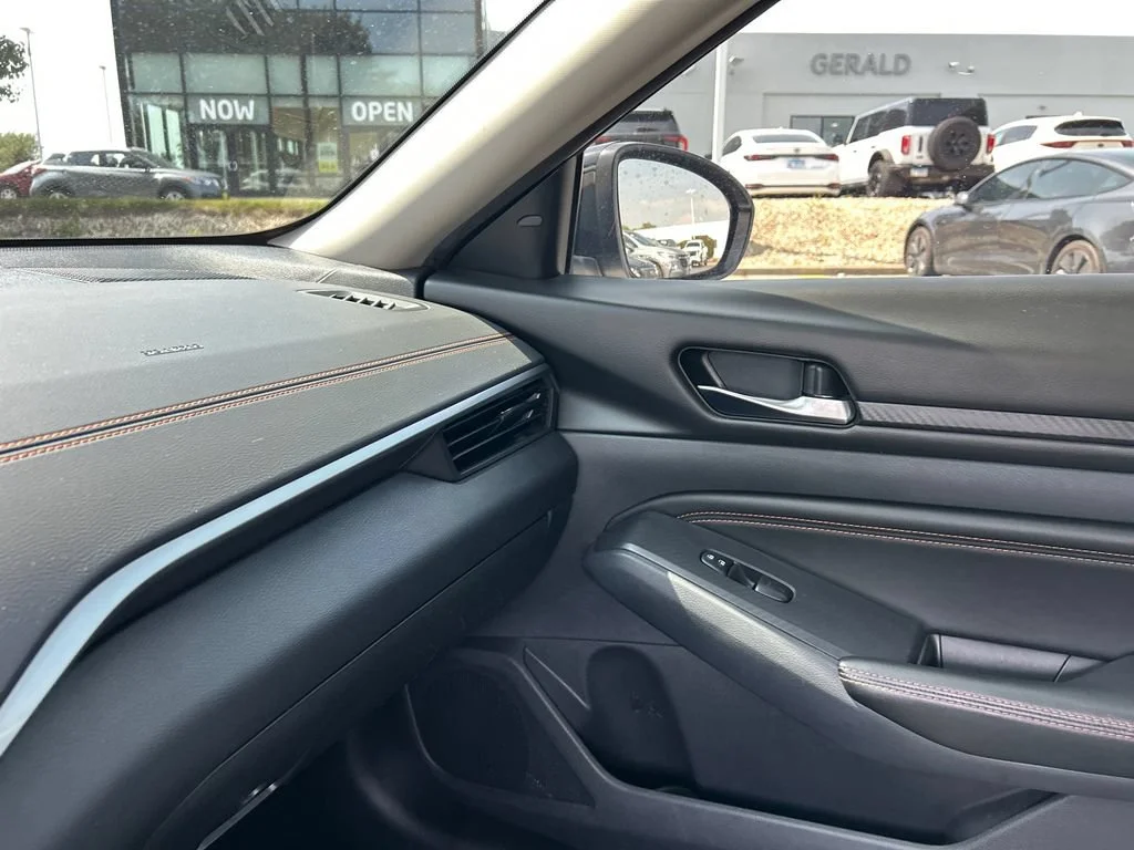 2021 Nissan Altima SR - Photo 28