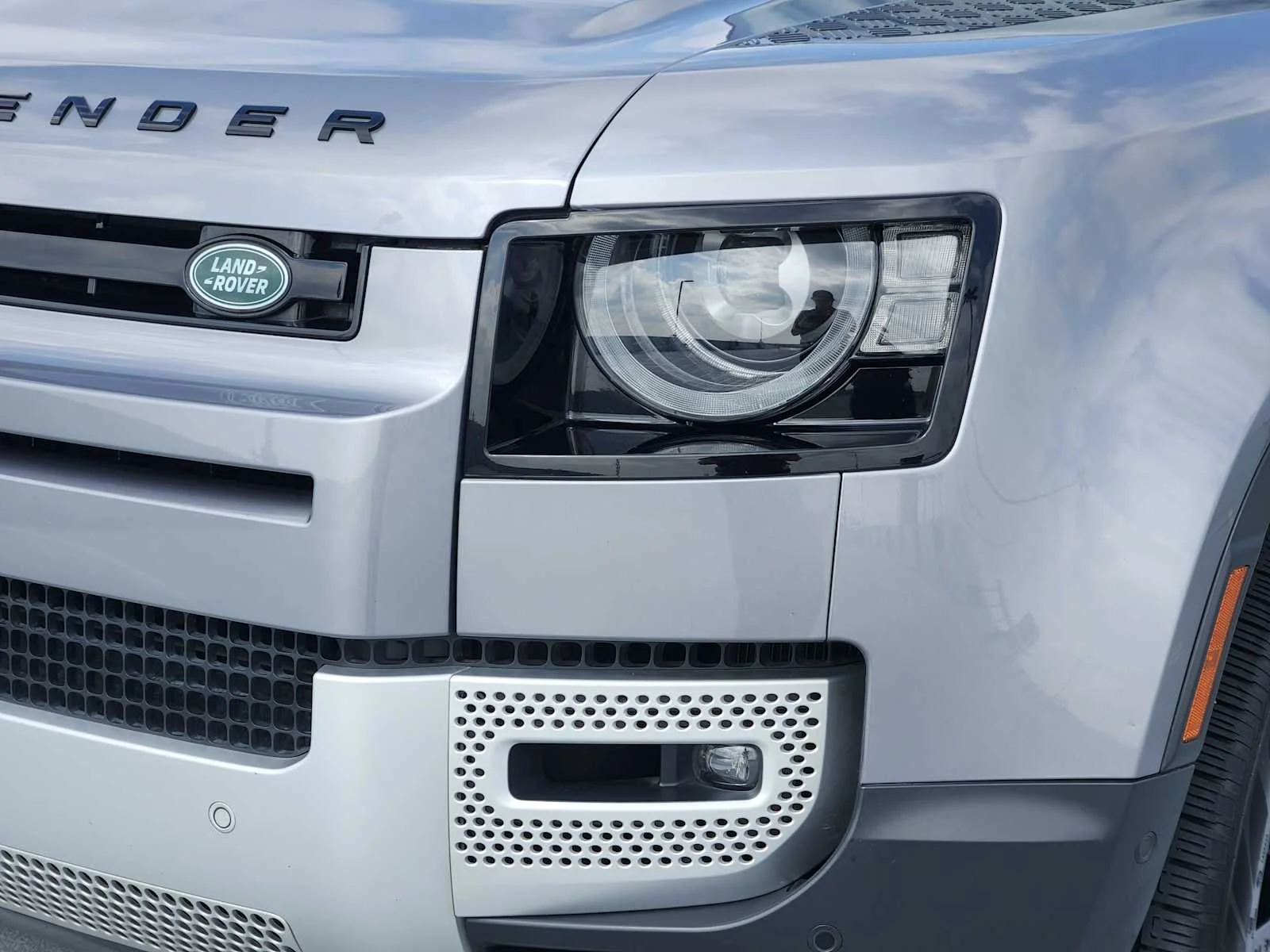 Used 2022 Eiger Grey Metallic Land Rover SE image 8