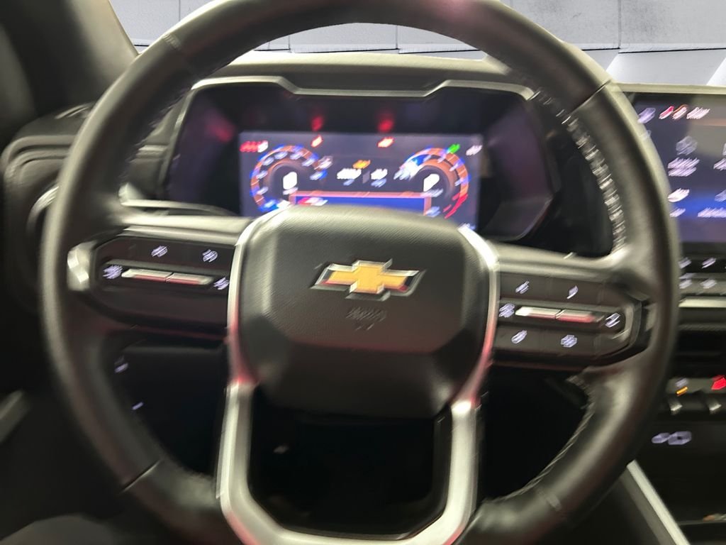 Used 2025 White Chevrolet LT image 9