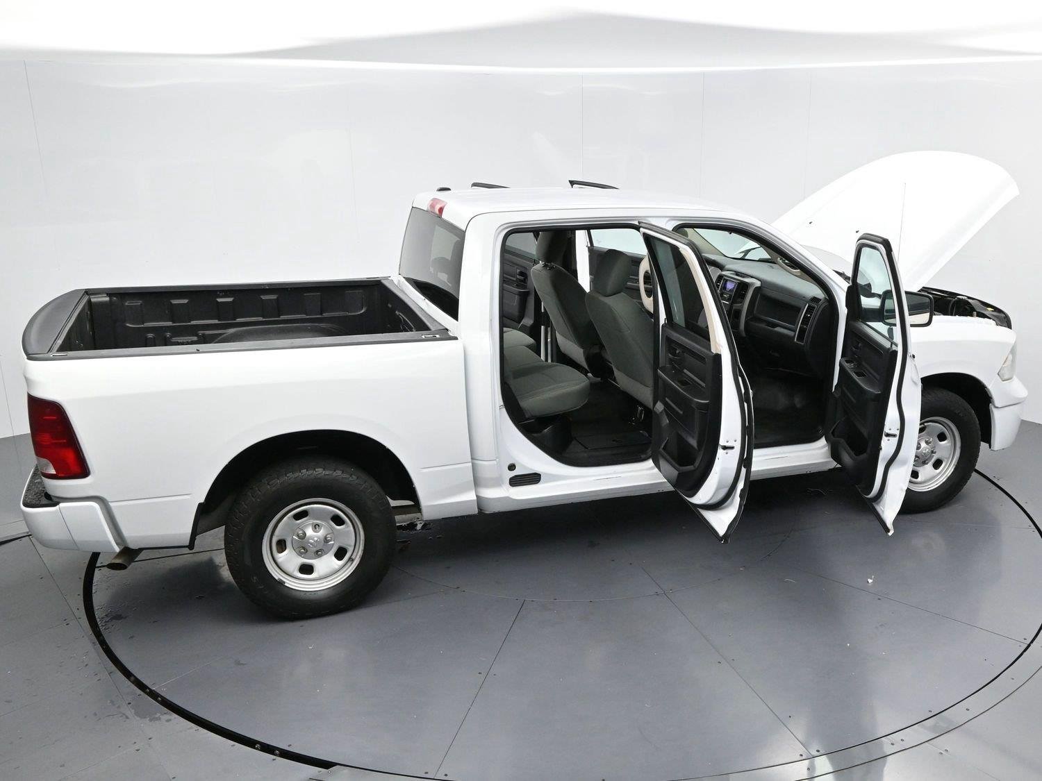 Used 2015 Bright White Clearcoat Ram Tradesman image 33