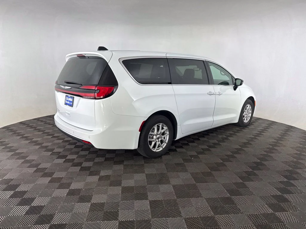 Used 2024 White Chrysler Touring L image 5