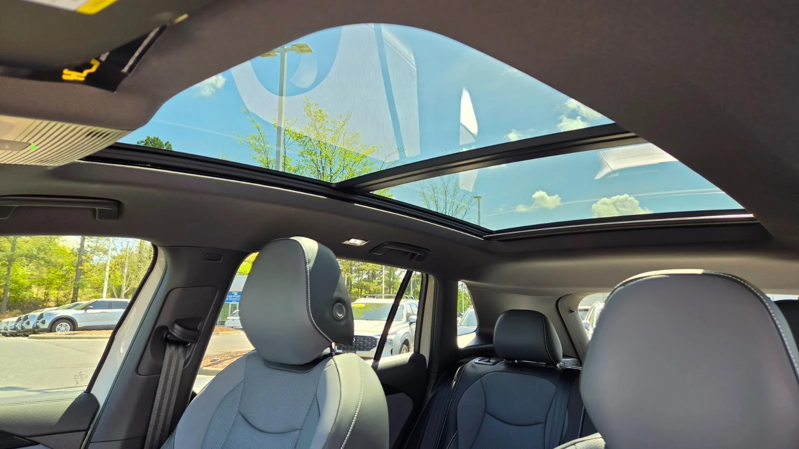 New 2026 sandstone Volkswagen SE R-Line Black image 39