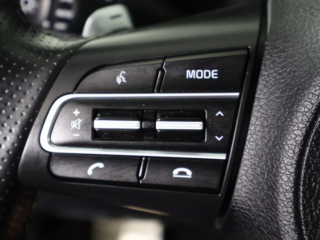 Used 2019 White Kia GT2 image 51
