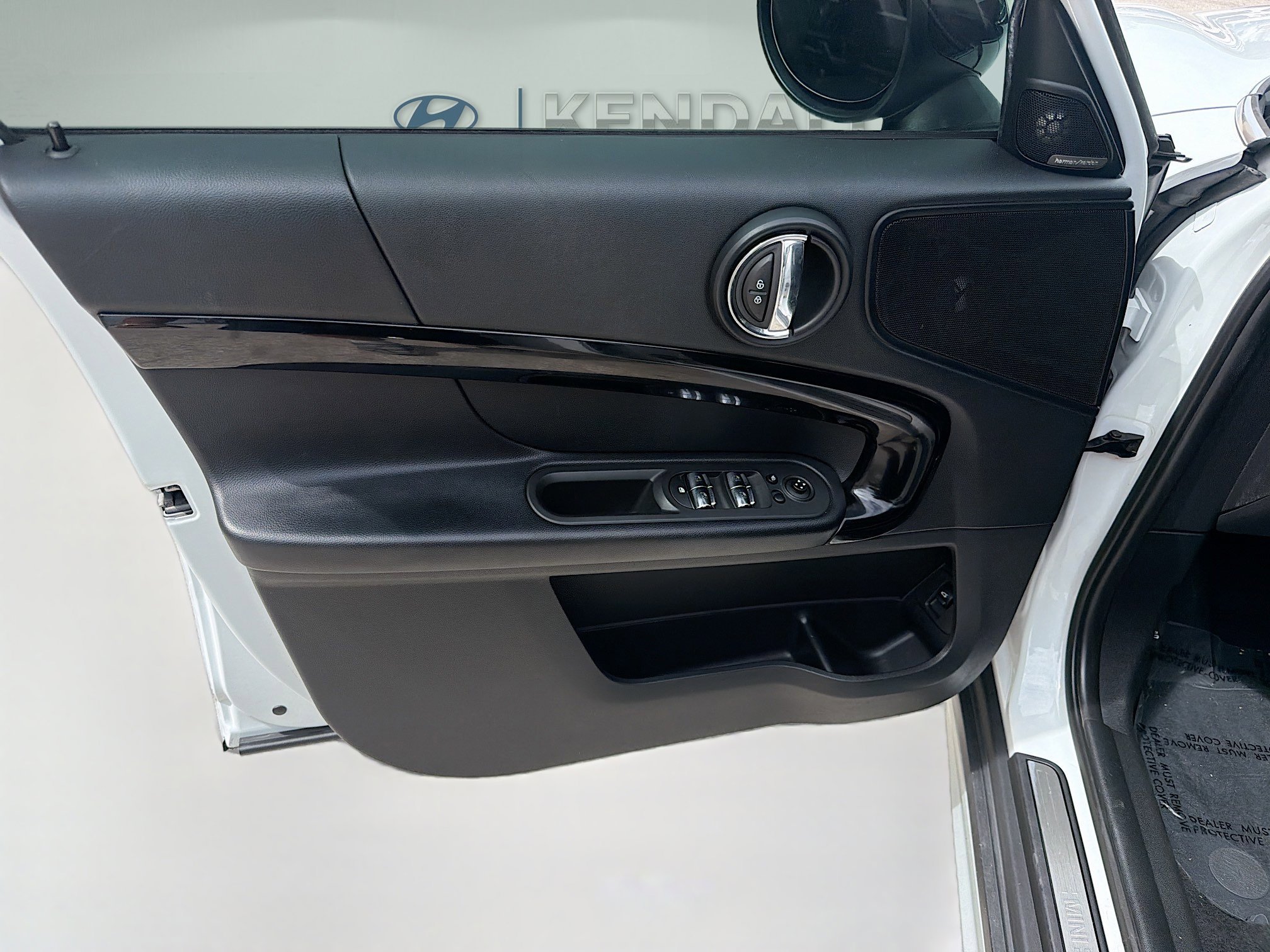 Used 2019 Light White MINI Cooper image 17