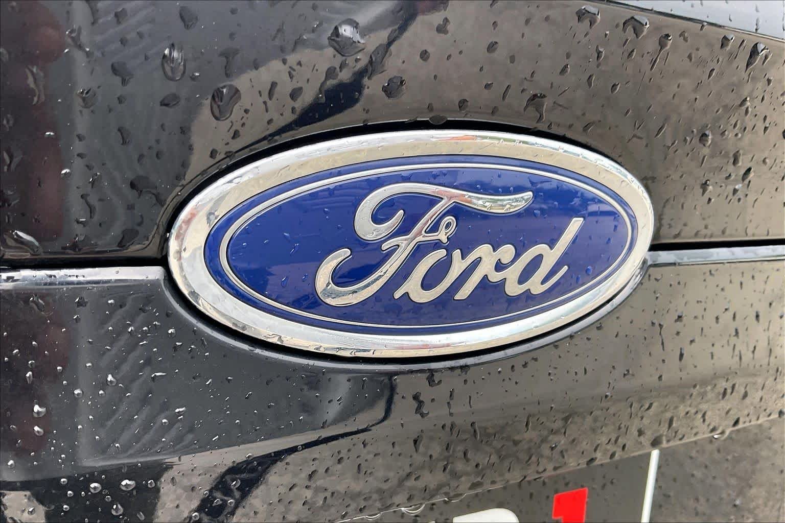 Used 2019 Agate Black Ford SE image 30