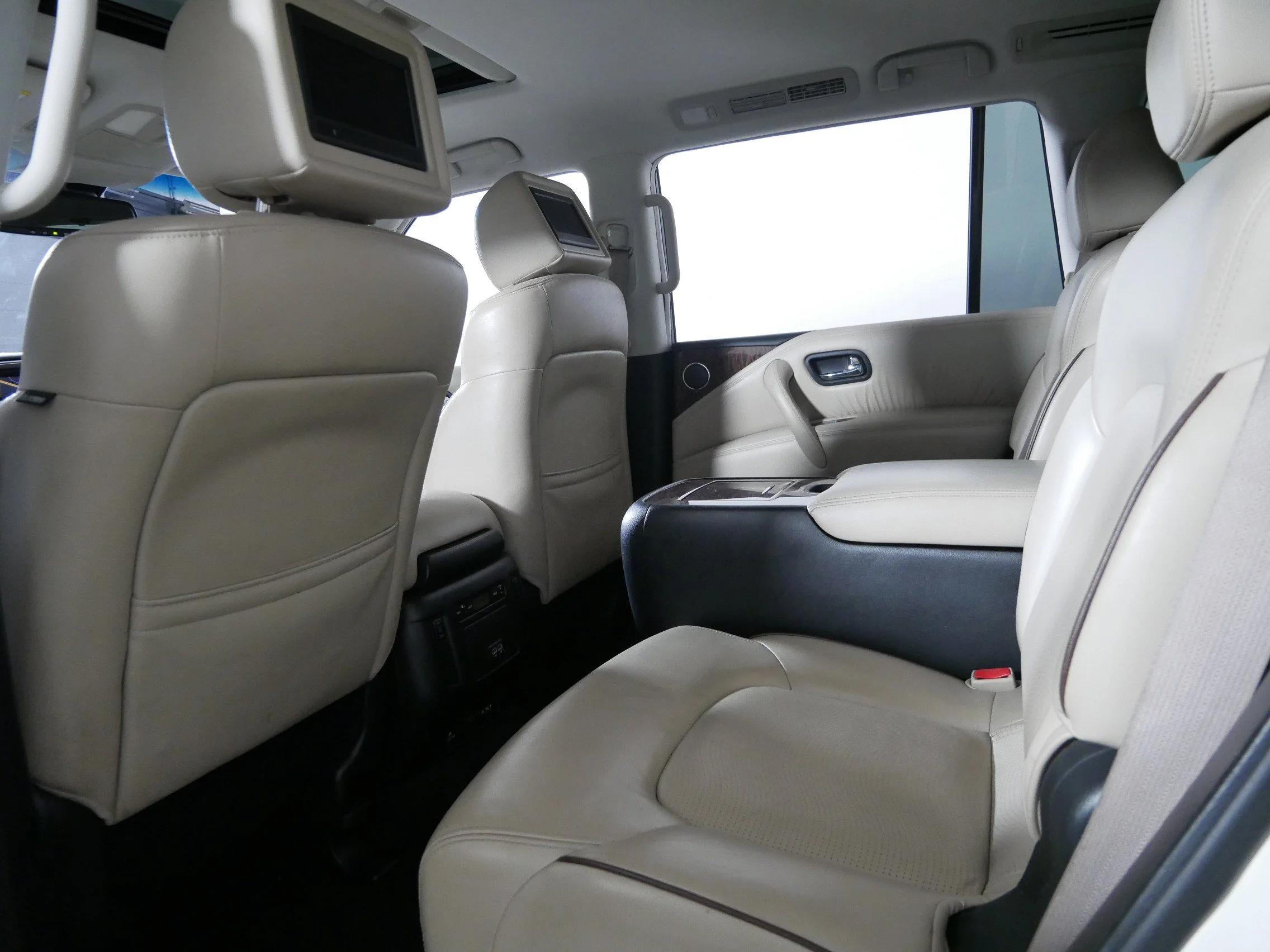 Used 2017 Pearl White Nissan Platinum image 32