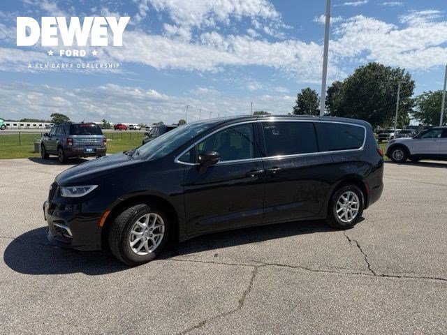 Used 2023 Brilliant Black Crystal Pearlcoat Chrysler Touring L image 6