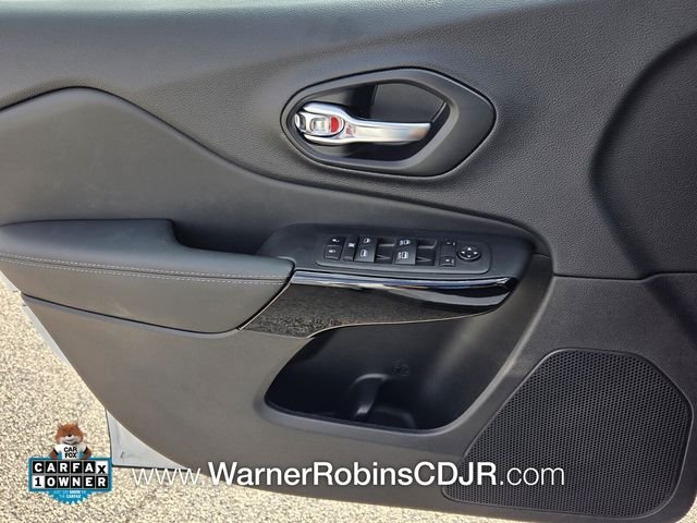 Used 2023 White Jeep Altitude image 31