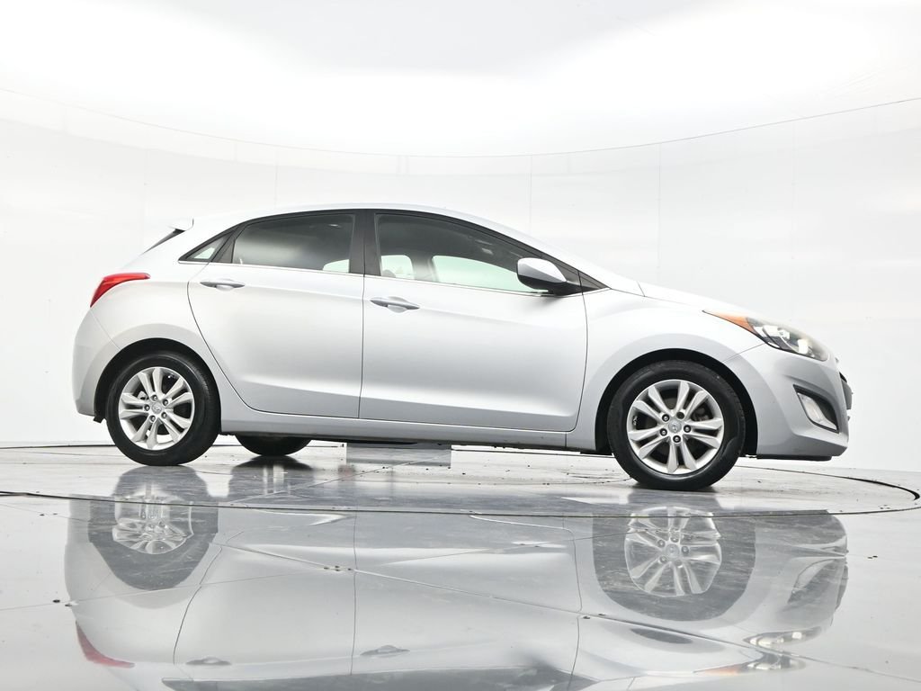 Used 2013 Shimmering Silver Metallic Hyundai Base image 46