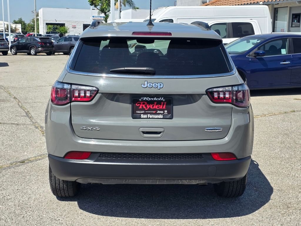 Certified Used 2024 Gray Jeep Latitude image 7