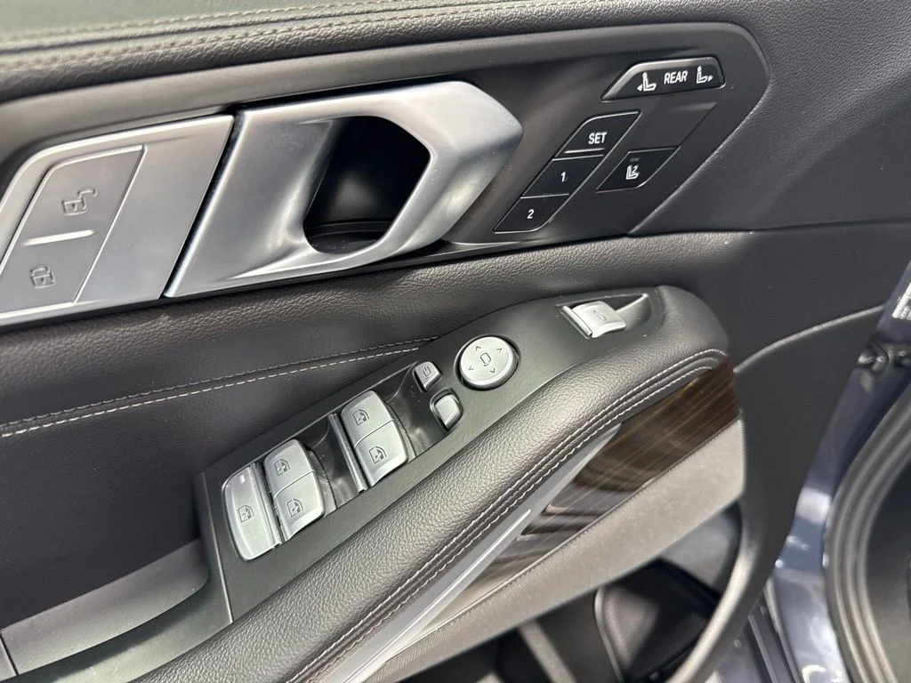 Used 2020 Gray BMW xDrive40i image 17
