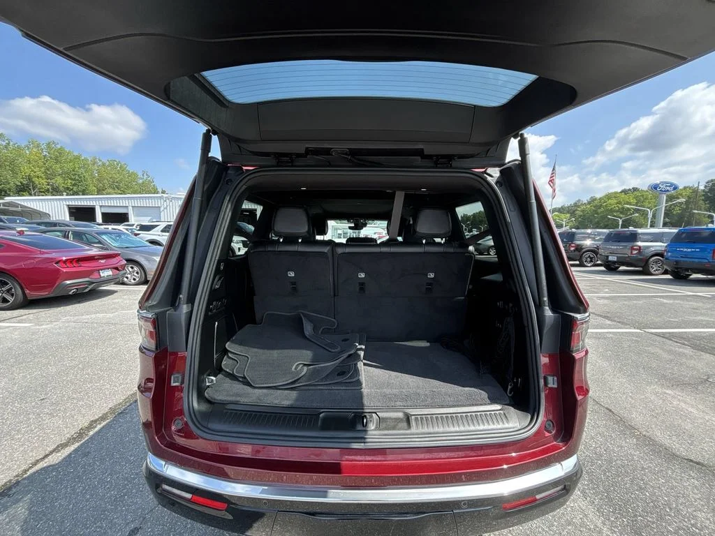 Used 2022 Red Jeep Series II image 21