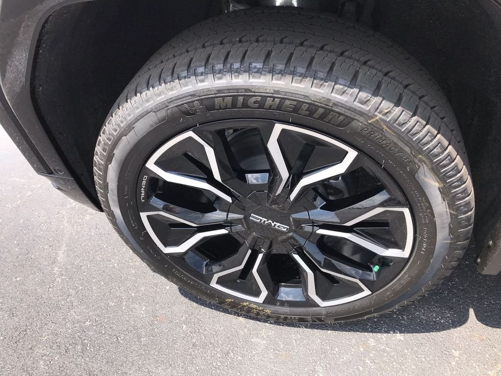 Used 2025 Black GMC Denali image 10