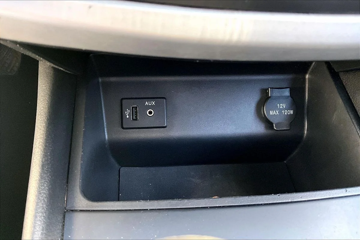 Used 2016 White Nissan 2.5 SV image 16