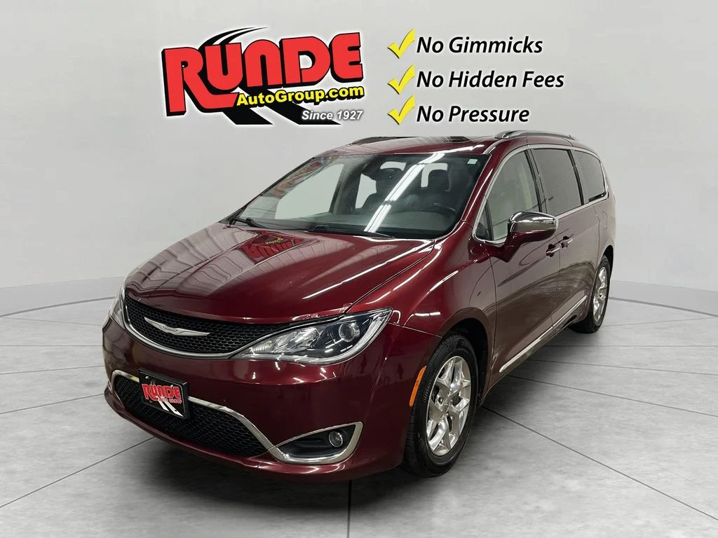 2018 Chrysler Pacifica Limited's photo