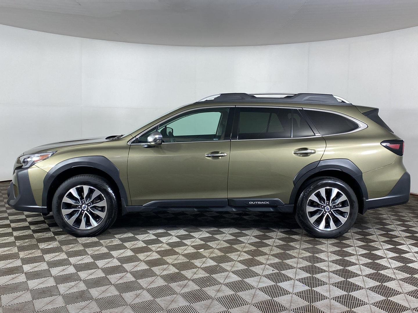 Used 2024 Autumn Green Metallic Subaru Touring image 9