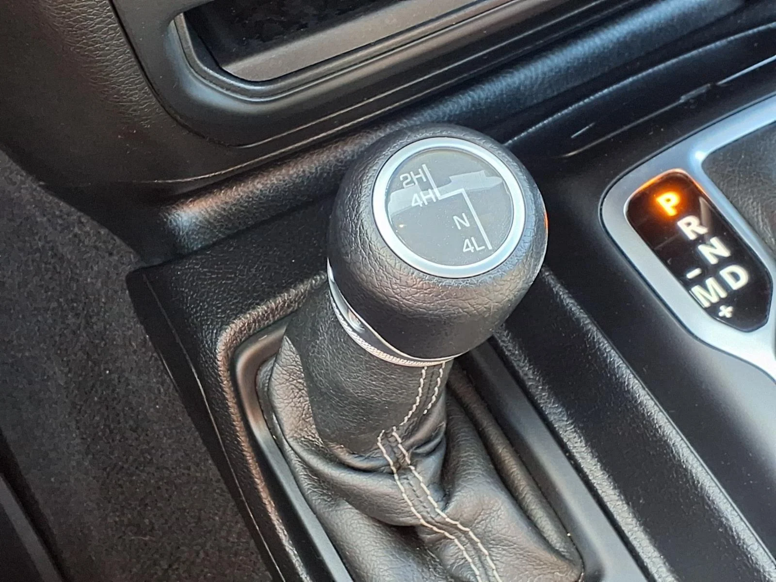 Used 2018 Ocean Blue Metallic Clearcoat Jeep Sahara image 11