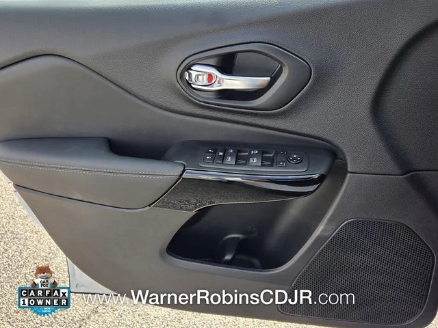 Used 2023 White Jeep Altitude image 31
