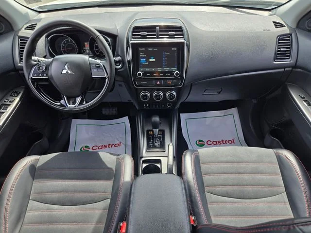 Used 2025 White Mitsubishi  image 14