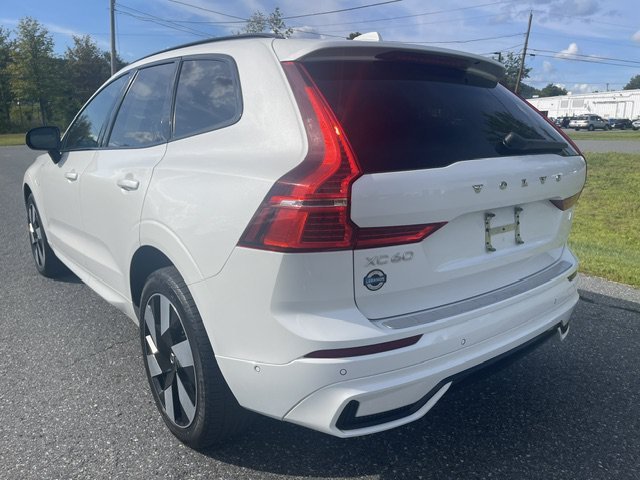 Used 2024 White Volvo Plus Dark Theme image 4
