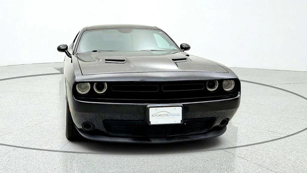 Used 2015 Pitch Black Clearcoat Dodge 2dr Coupe SXT image 2