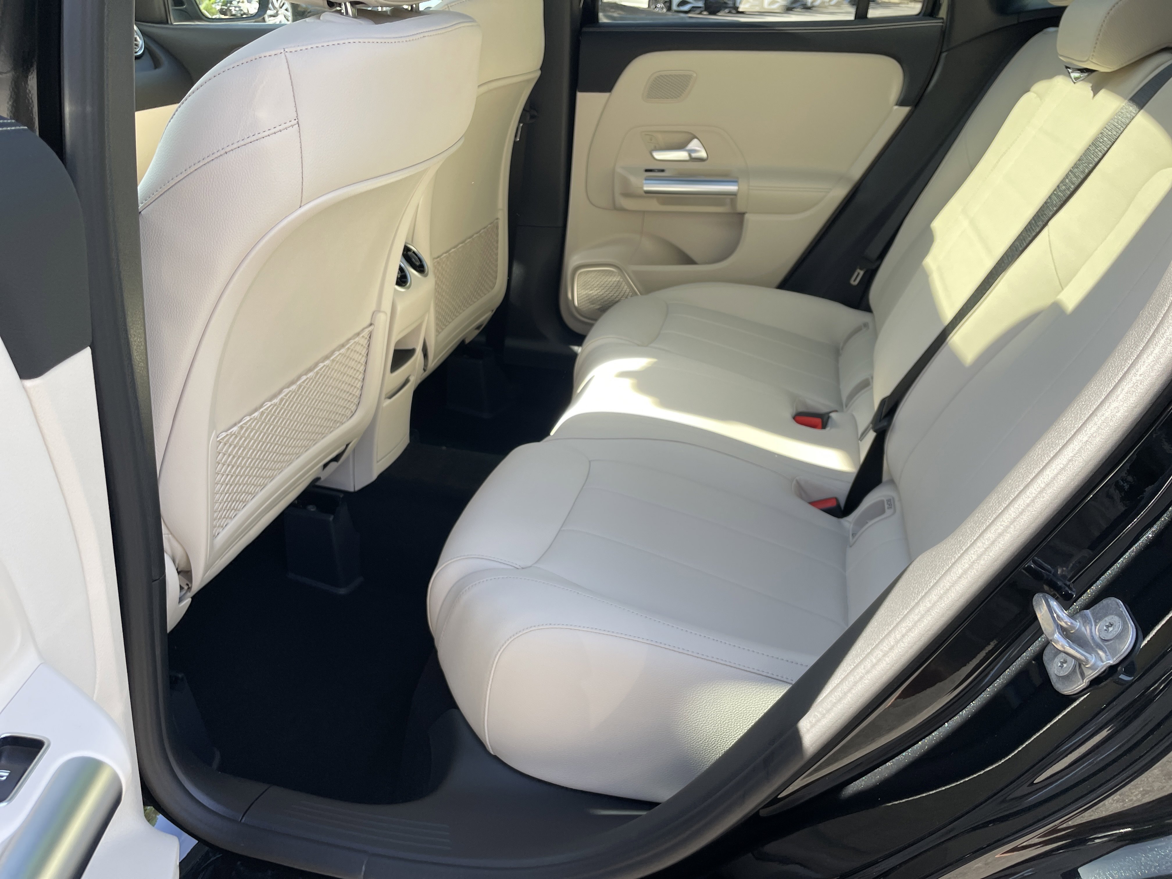 New 2026 Cosmos Black Metallic Mercedes-Benz GLA 250 SUV image 35