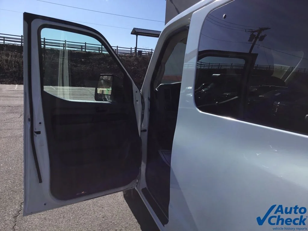 2015 Nissan NV Passenger SV - Photo 18