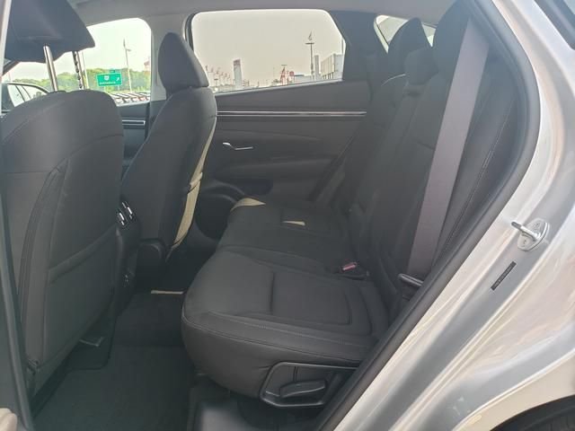 Used 2024 Silver Hyundai SEL image 12