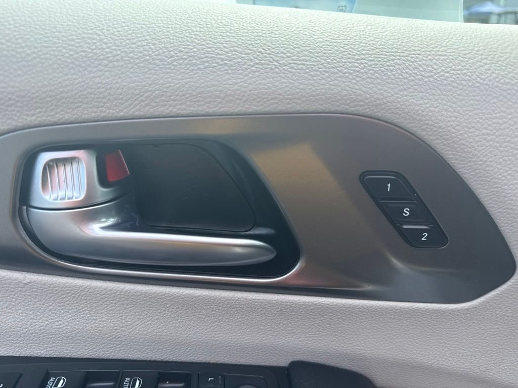 Used 2019 White Chrysler Limited image 24