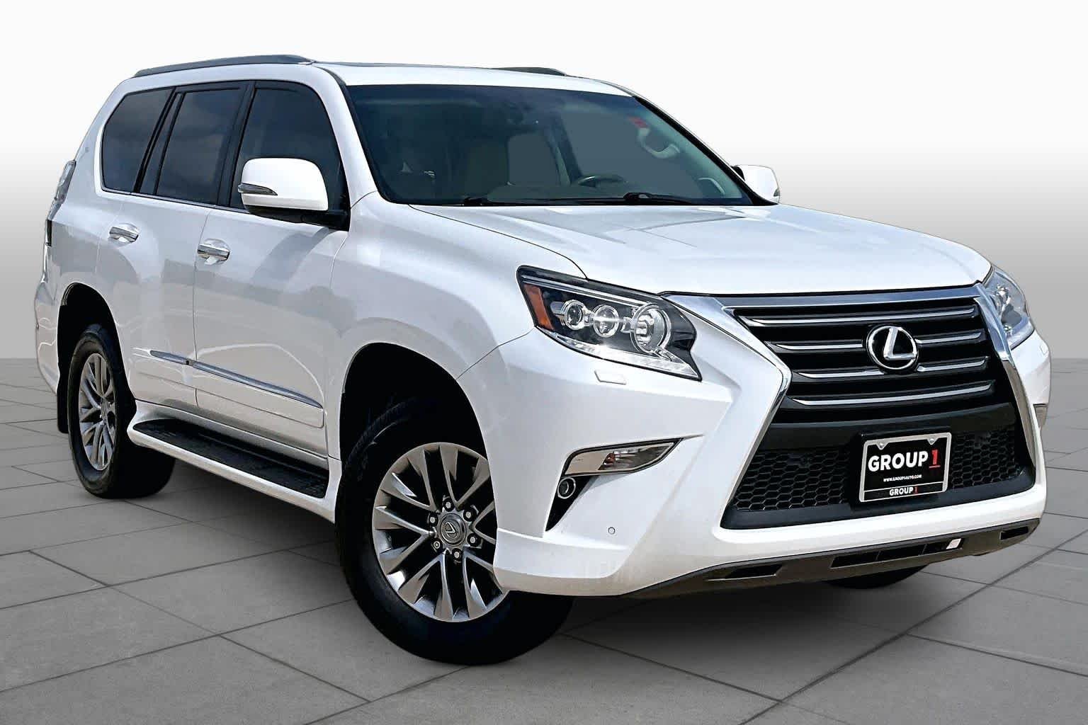 Used 2018 Starfire Pearl Lexus Luxury image 3