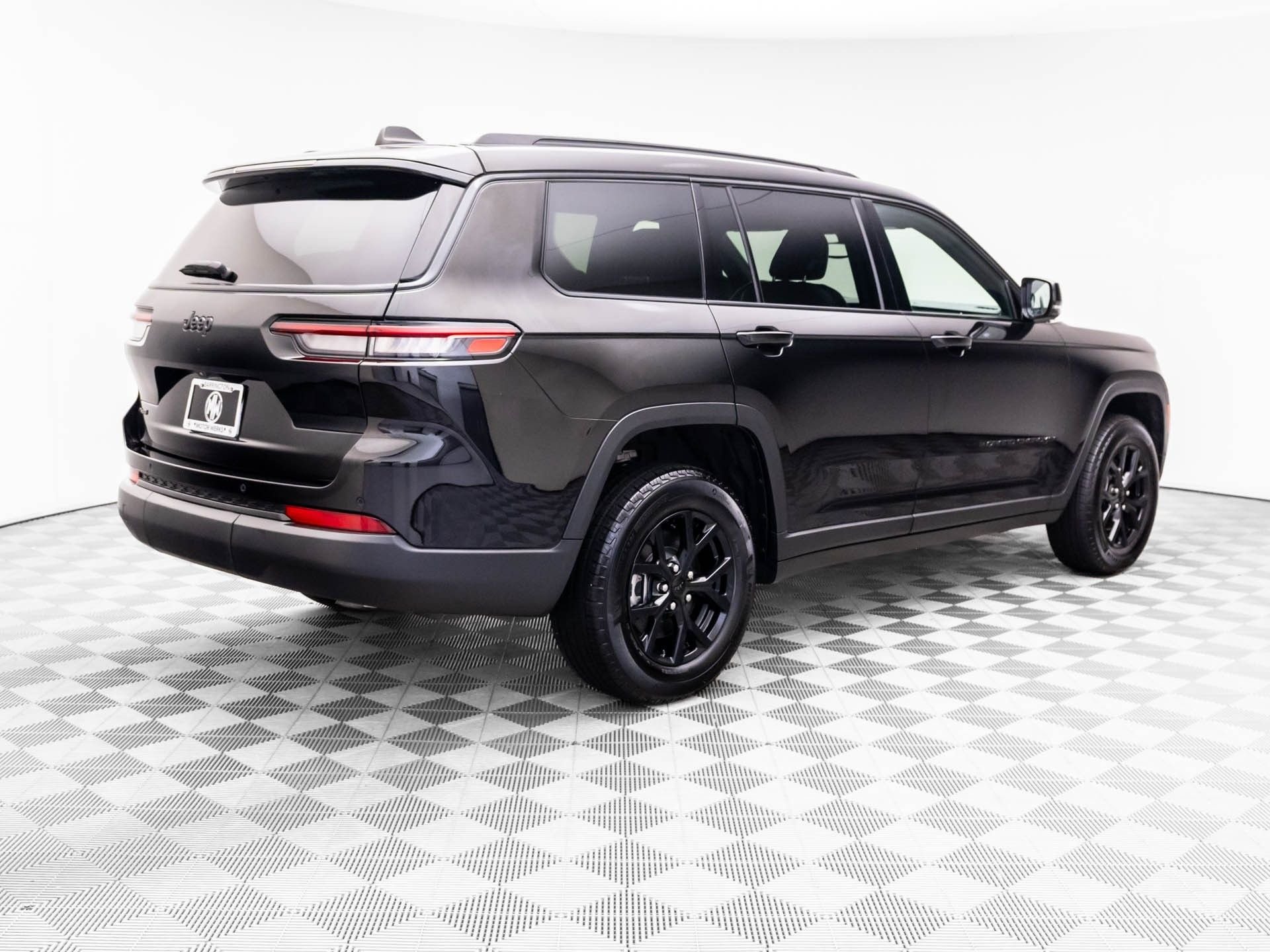 Used 2024 Black Jeep Altitude image 6