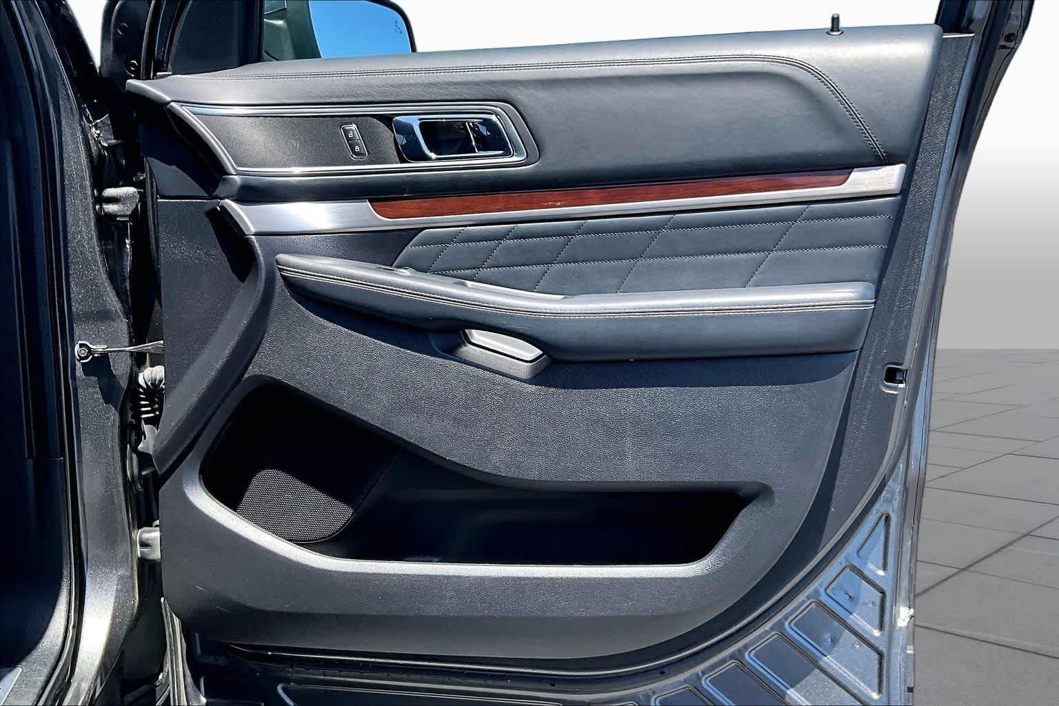 Used 2017 Magnetic Metallic Ford Platinum image 26