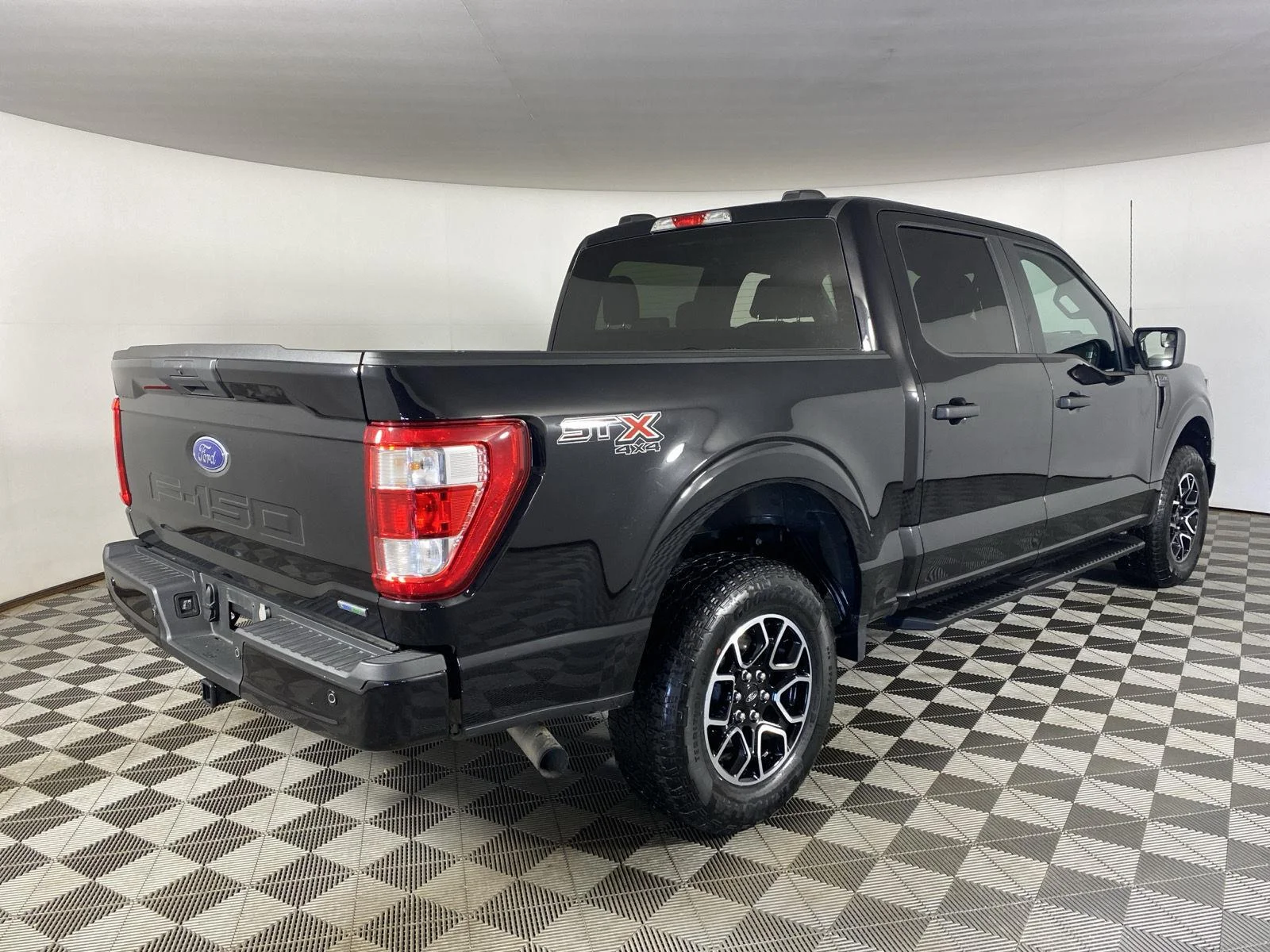 Used 2023 Agate Black Ford XL image 16