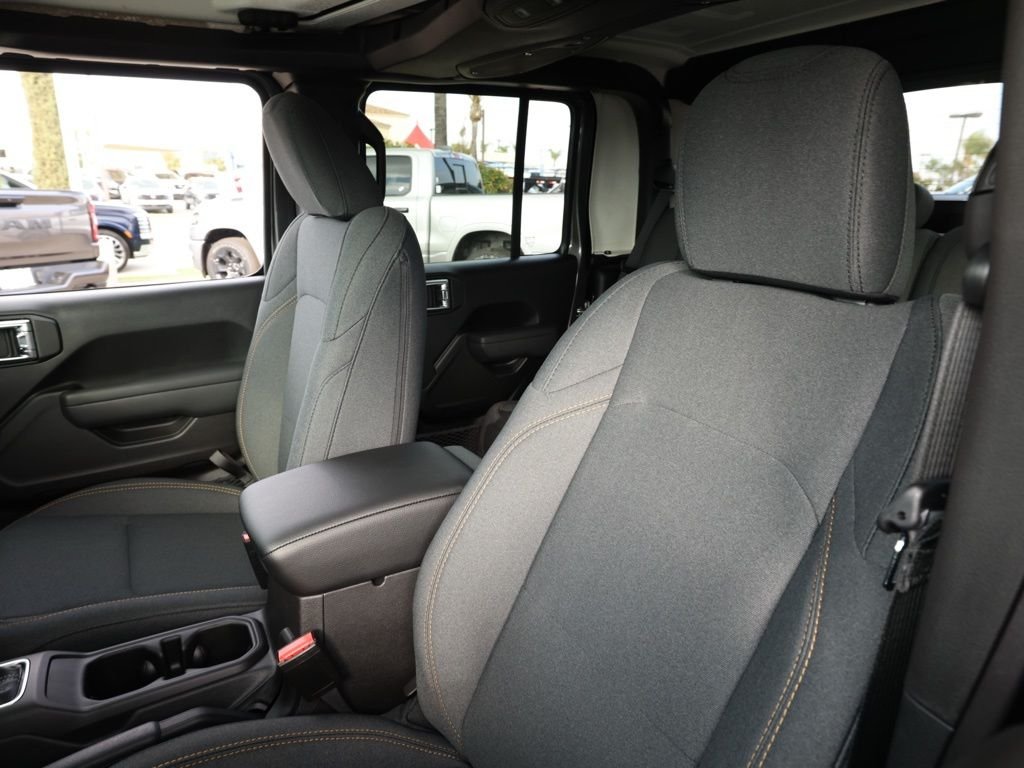 New 2026 Granite Crystal Metallic Clear-Coat Exterior Paint Jeep Sport S image 14