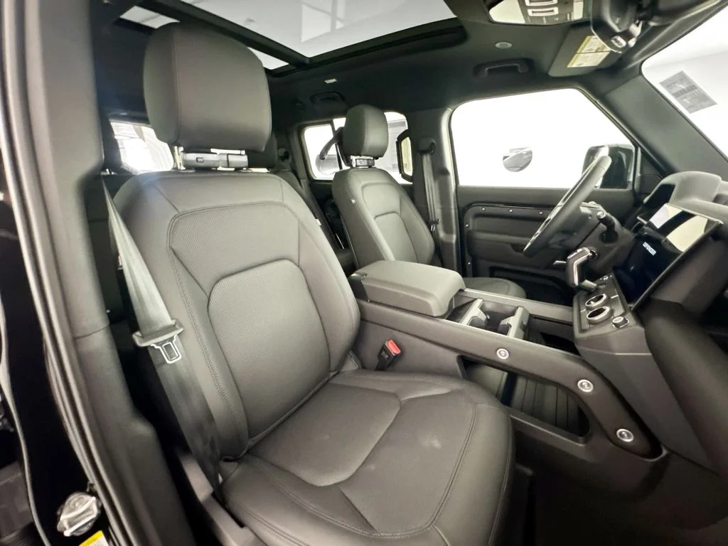 New 2026 Santorini Black Land Rover X-Dynamic SE image 30