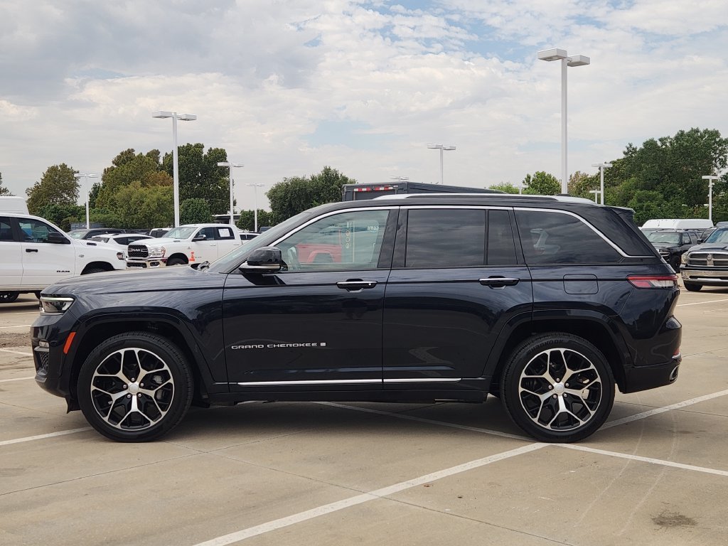 Used 2023 Black Jeep Summit Reserve image 8