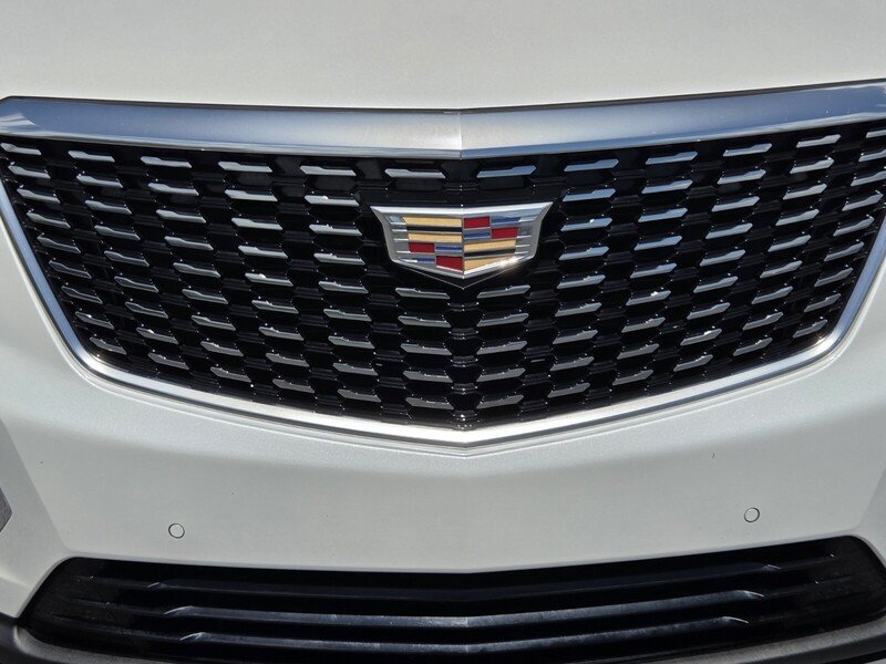 Used 2023 Crystal White CADILLAC FWD 4DR PREMIUM LUXURY image 9