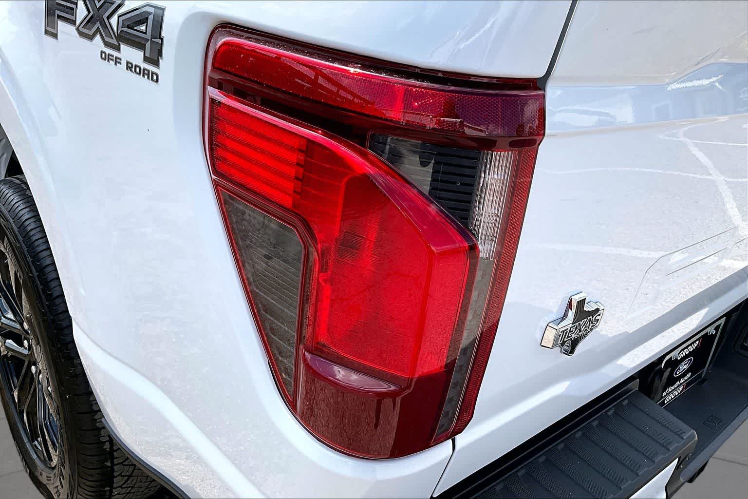 Used 2025 Oxford White Ford XLT image 28
