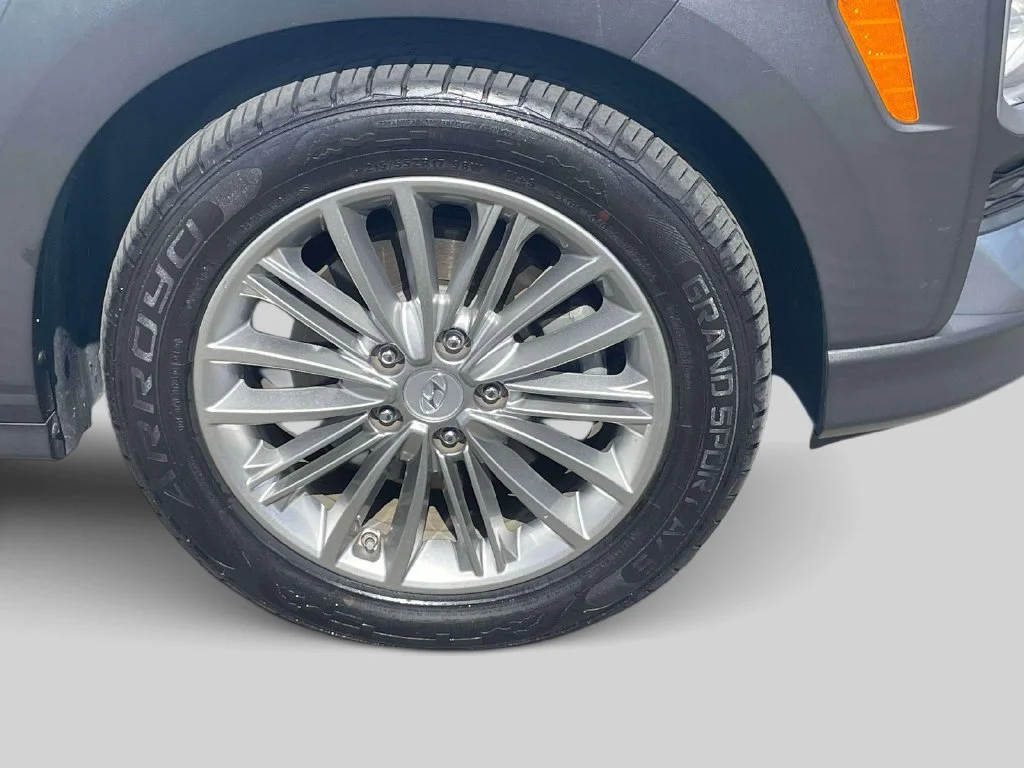 Used 2019 Silver Hyundai SEL image 9