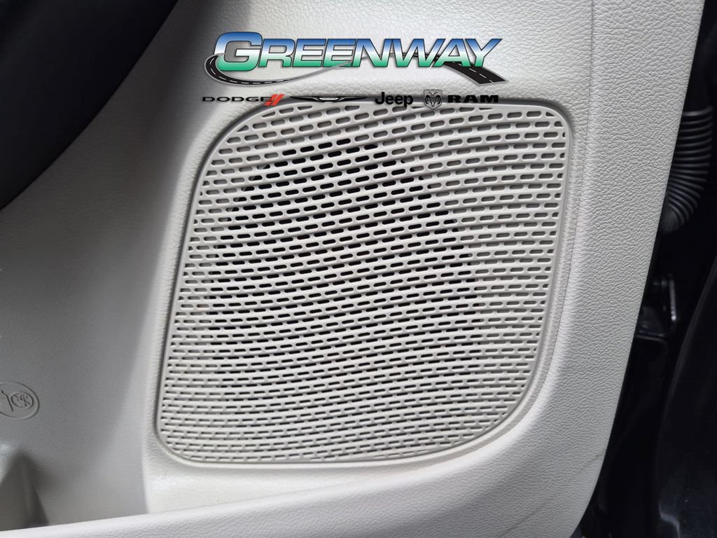 Used 2023 Brilliant Black Crystal Pearlcoat Chrysler Touring L image 14