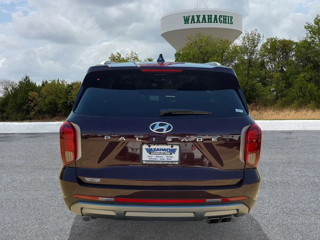 Used 2025 Red Hyundai SEL Premium image 4