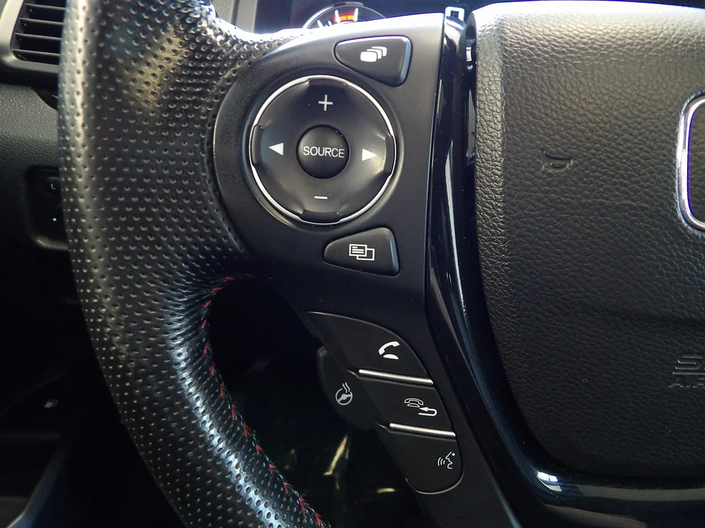 Used 2022 Platinum White Pearl Honda Black Edition image 32