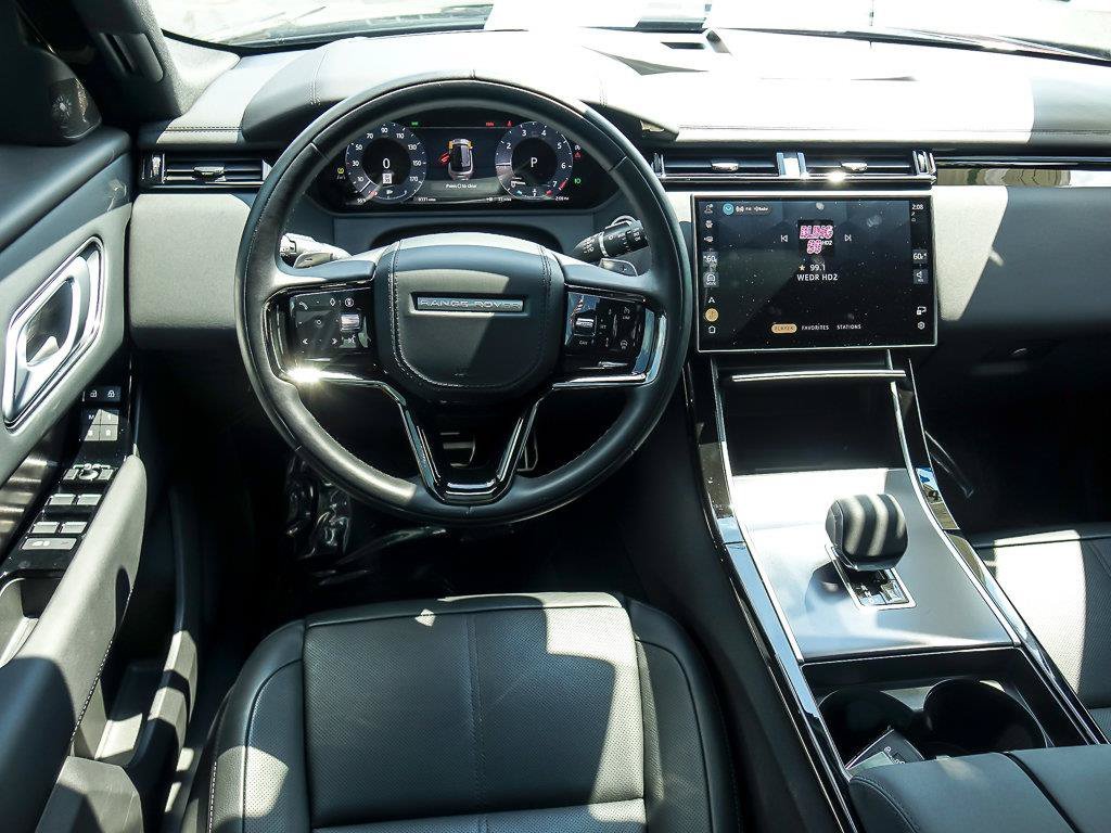 Used 2026 Santorini Black Metallic Land Rover Dynamic SE image 19