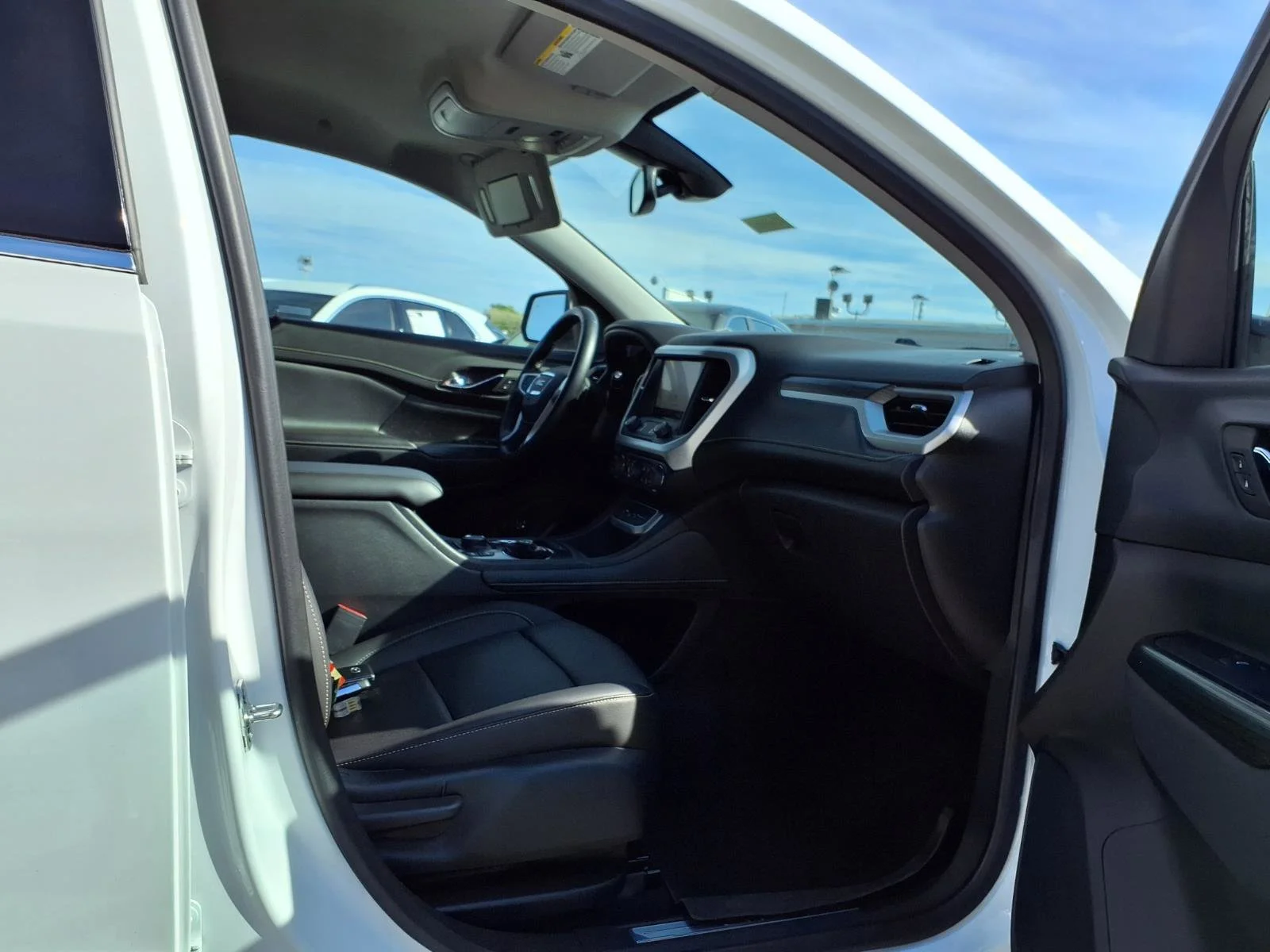 2023 GMC Acadia SLT - Photo 32