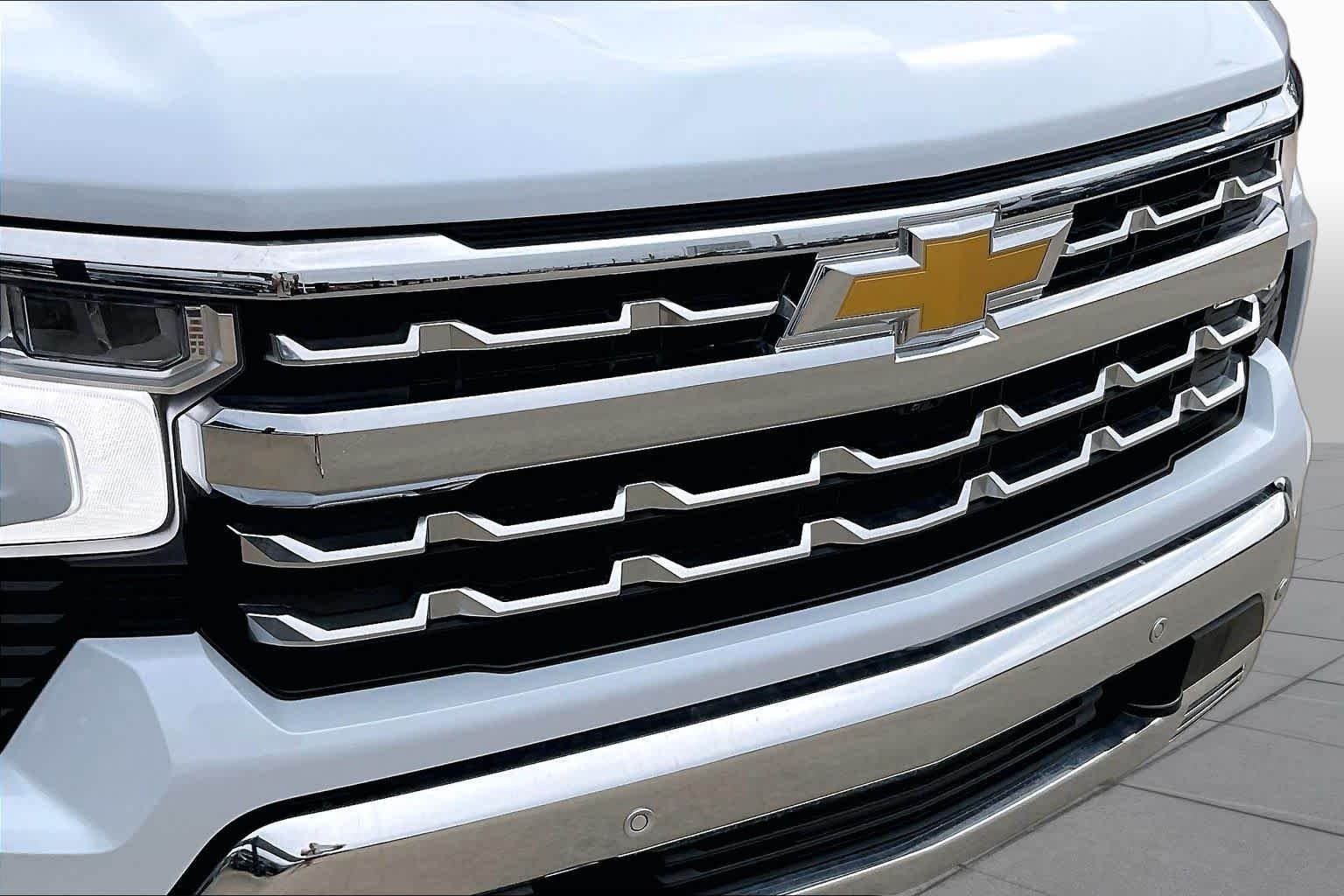 Used 2026 Polar White Tricoat Chevrolet LTZ image 29