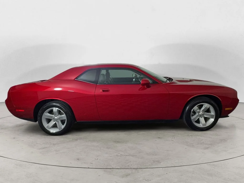 Used 2009 Red Dodge SE image 6