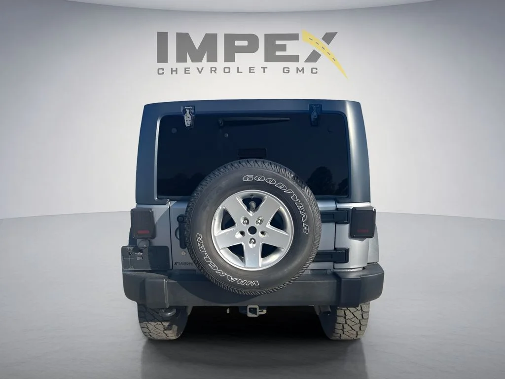 Used 2017 Silver Jeep Unlimited Sport image 4
