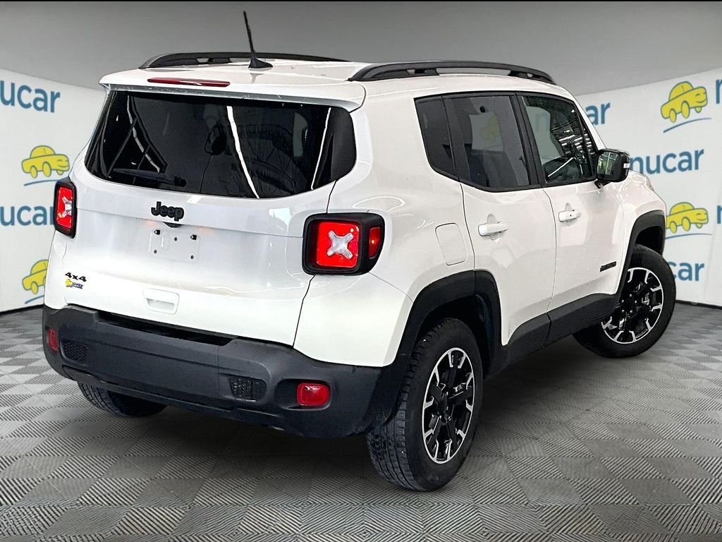 Used 2023 Alpine White Clearcoat Jeep Latitude image 6
