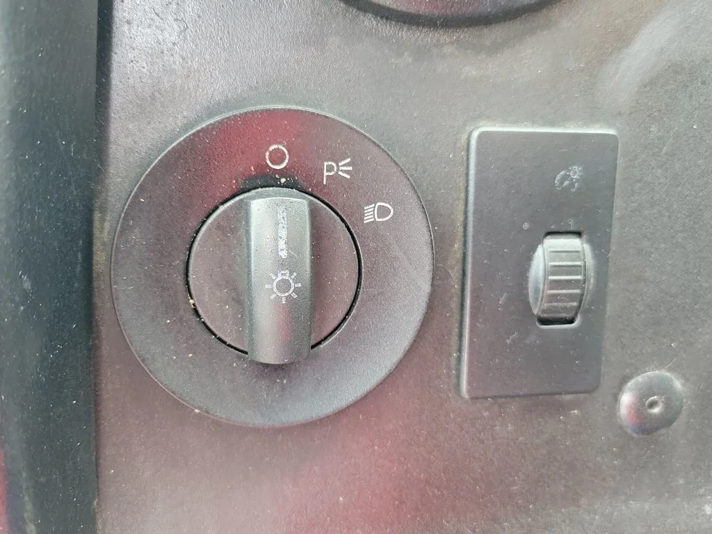 Used 2012  Ford Base image 22