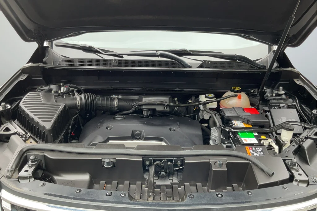 Used 2020 Black GMC SLE image 23